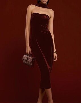 Commense Sweetheart Backless Velvet Dress